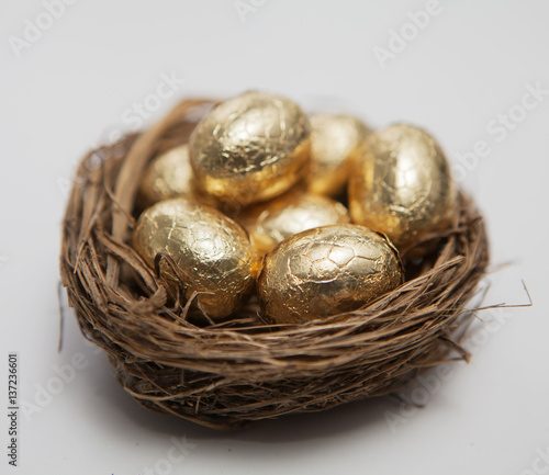 nid d œufs en chocolat d or