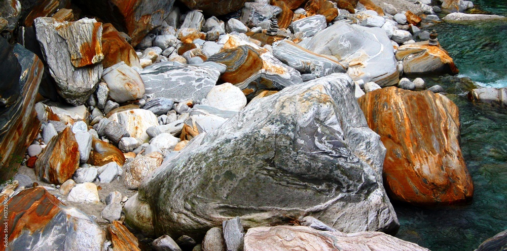 Gebirgsbach im Tessin Gebirgsbach im Tessin