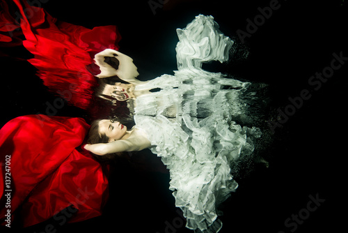 Underwater bride