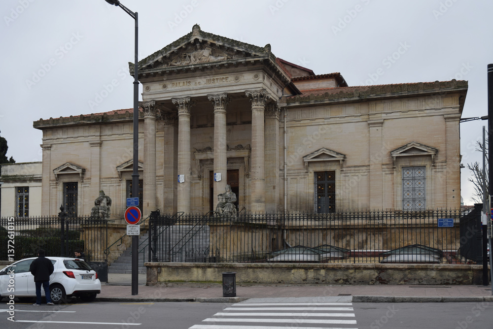 Naklejka premium Perpignan, Pyrénées orientales, palais de Justice.