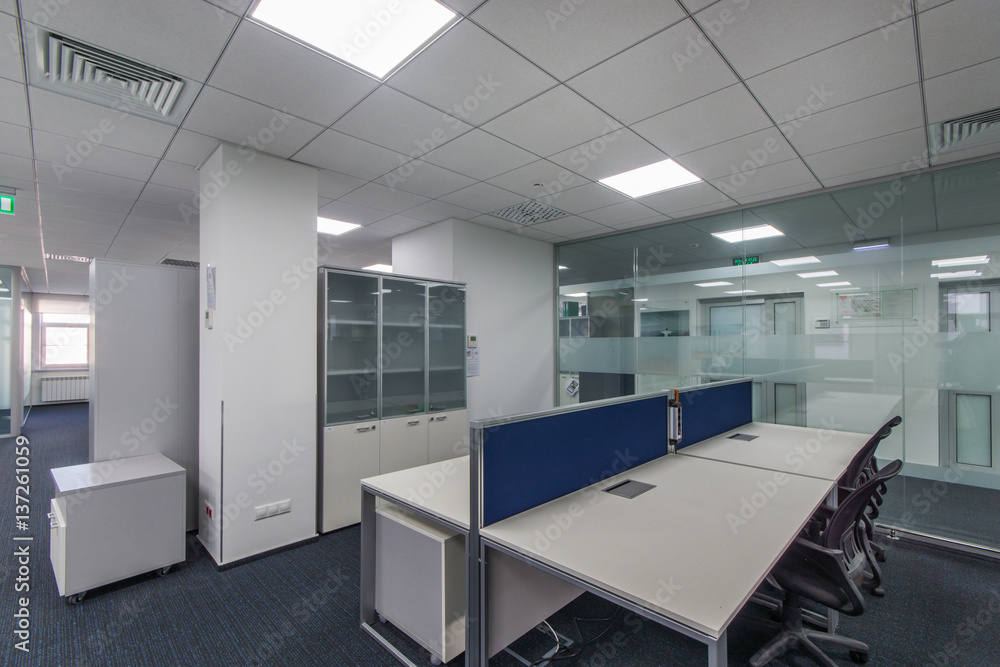 Fototapeta premium Nowoczesne wnętrza biurowe typu open space