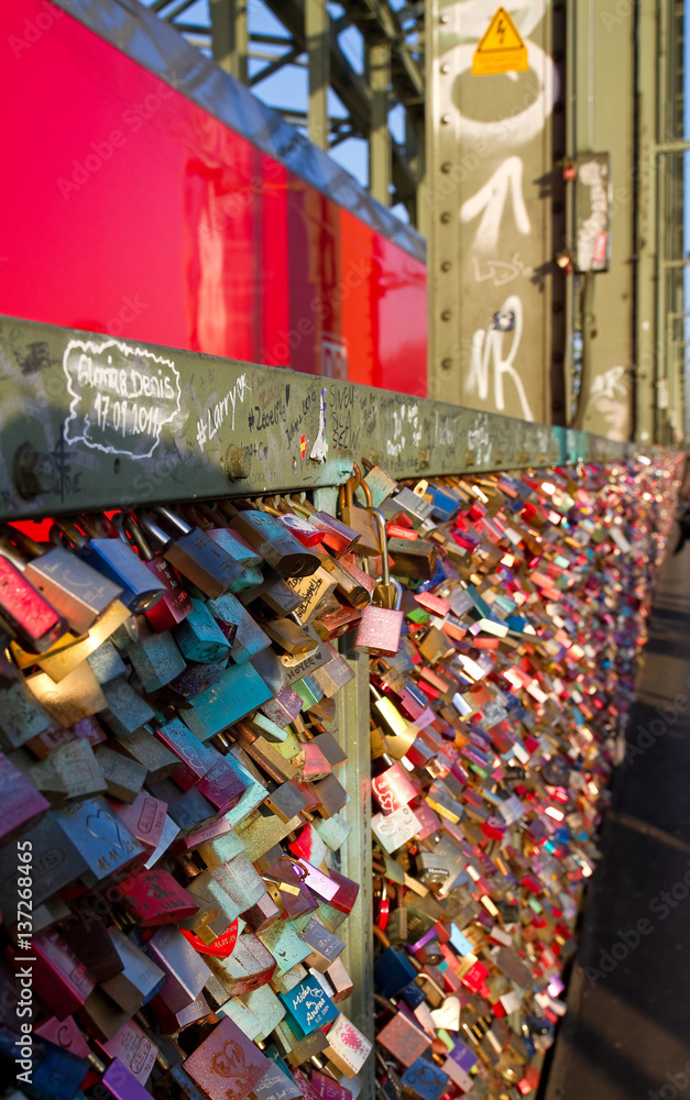 Naklejka premium Liebesschlösser auf der Hohenzollernbrücke, Köln