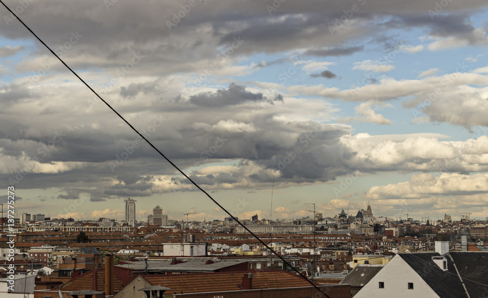 Ciudad de Madrid desde una azotea en el barrio de Batán