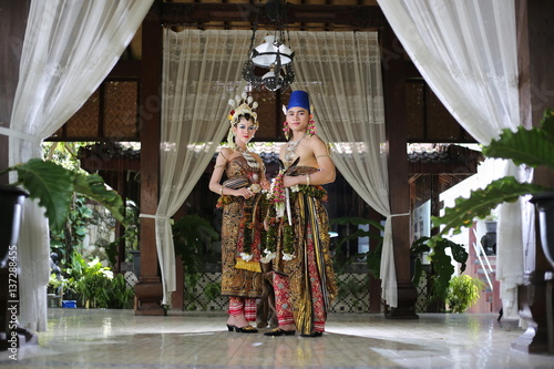 traditional royal wedding dress from java