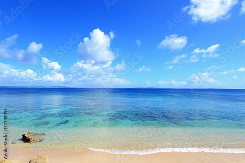 Fototapet 沖縄の美しいビーチ