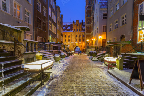 Fototapeta Naklejka Na Ścianę i Meble -  Mariacka street in Gdansk at snowy winter, Poland