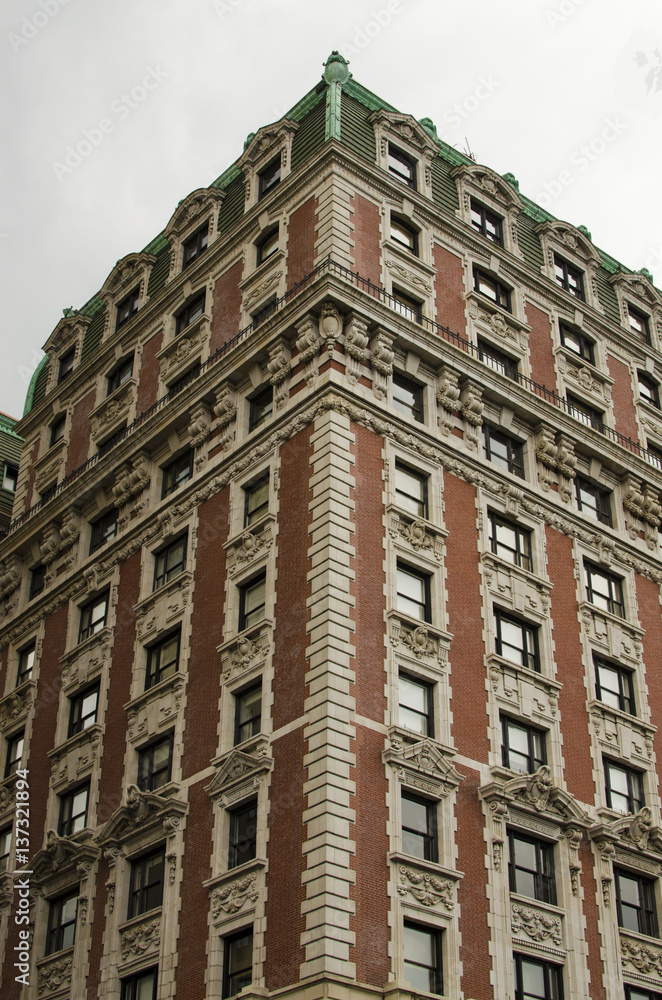 Manhattan new and old buildings coexist