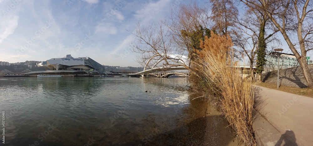 Fototapeta premium Photo panoramique des berges du Rhône à Lyon