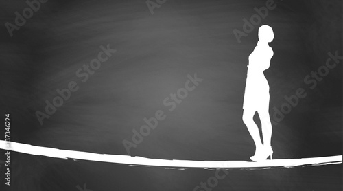 Geschäftsfrau in Pose | Silhouette | auf Kreidetafel