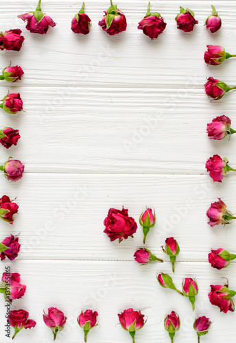 Fototapeta Naklejka Na Ścianę i Meble -  Flowers composition. Pink roses on white wooden background