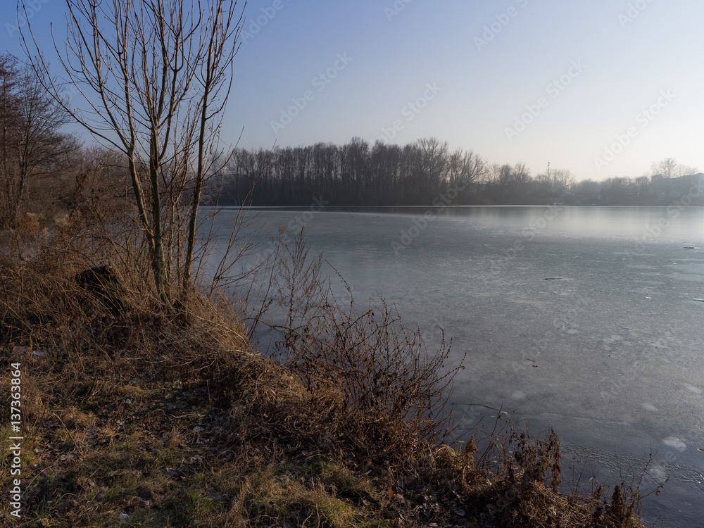 Fototapeta premium Mittagssonne über dem Eis