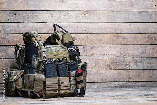 Fotografía Army bulletproof vest/Military body armor,ammunition and ammo,radio and first aid tourniquet