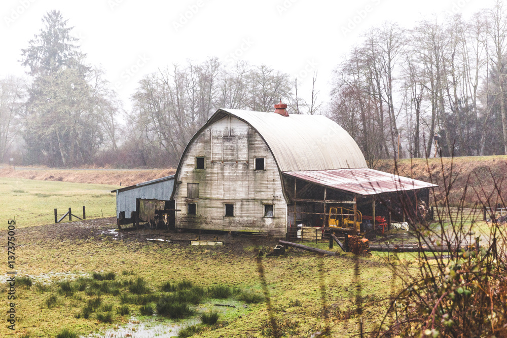 Rustic Old Barn in the Oregon Countryside