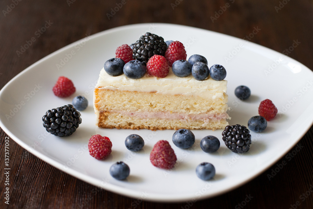 Pie with fresh berries Pie with fresh berries