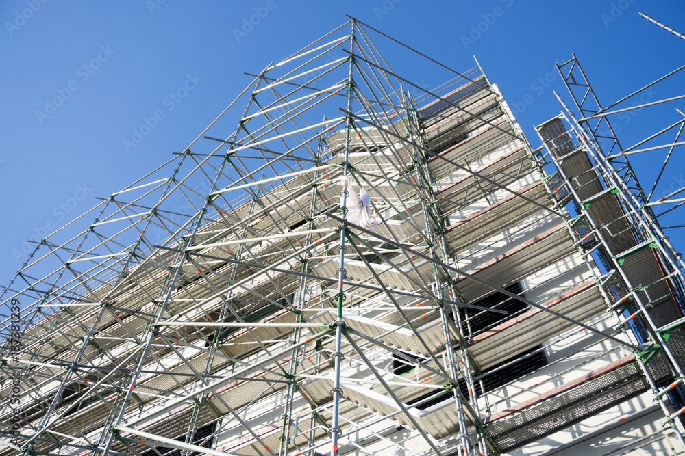 Fototapeta premium Baugerüst am Rohbau