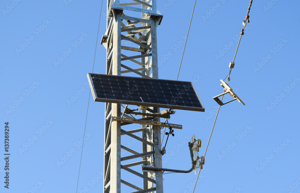 Solar cells to provide power transmission antenna Solar cells to provide power transmission antenna