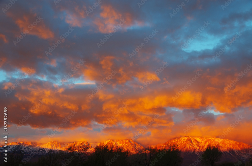 Fototapeta premium sierra mountain sunrise