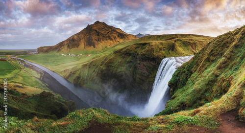 Tableau sur toile Great waterfall Skogafoss in south of Iceland near