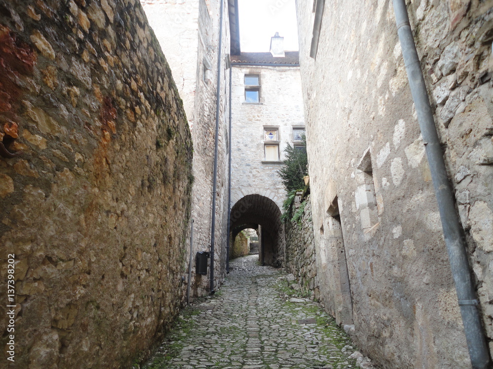 石畳の小道ーフランス　サン・シル・ラポピーにてー