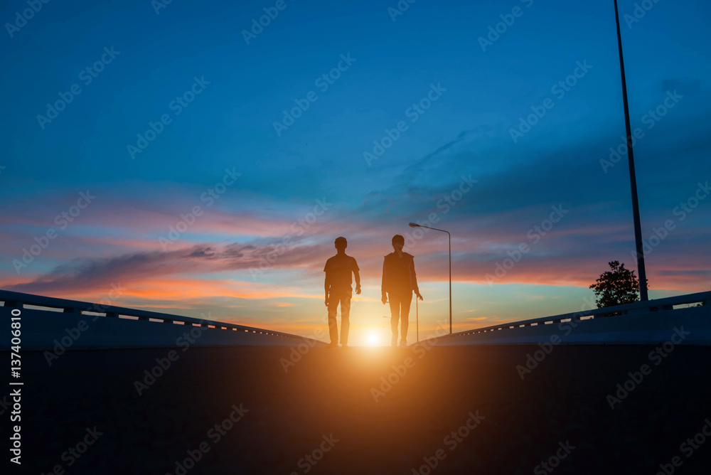 Fototapeta premium silhouette couples Jumping at sunset