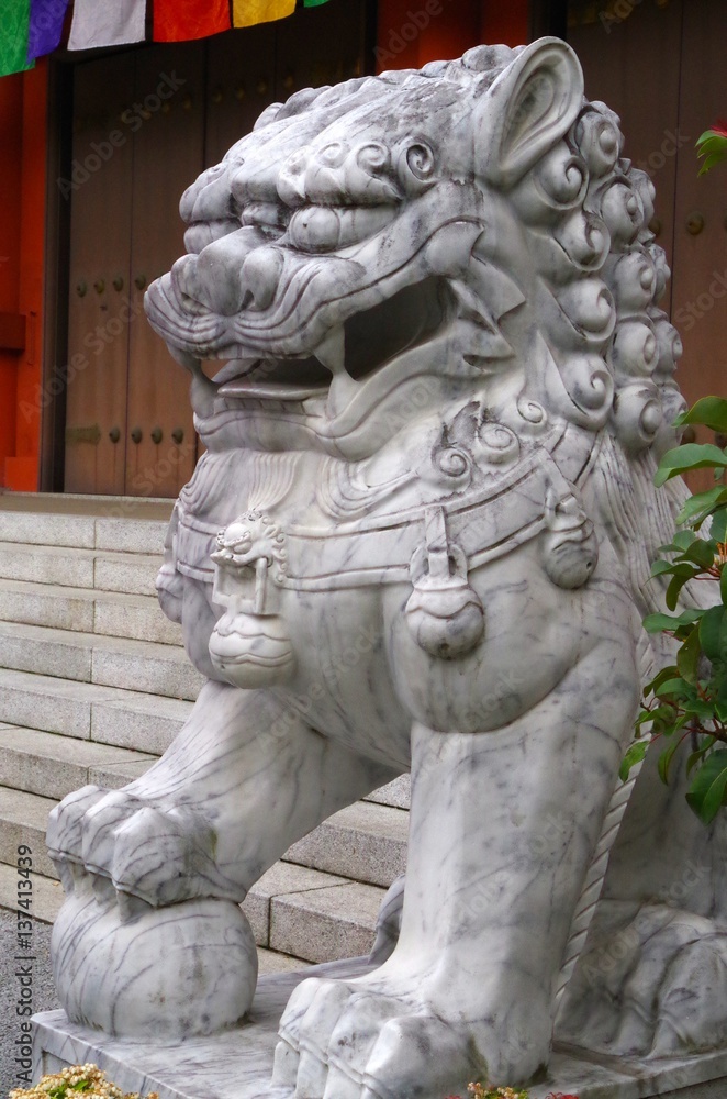 Lion statue Japan