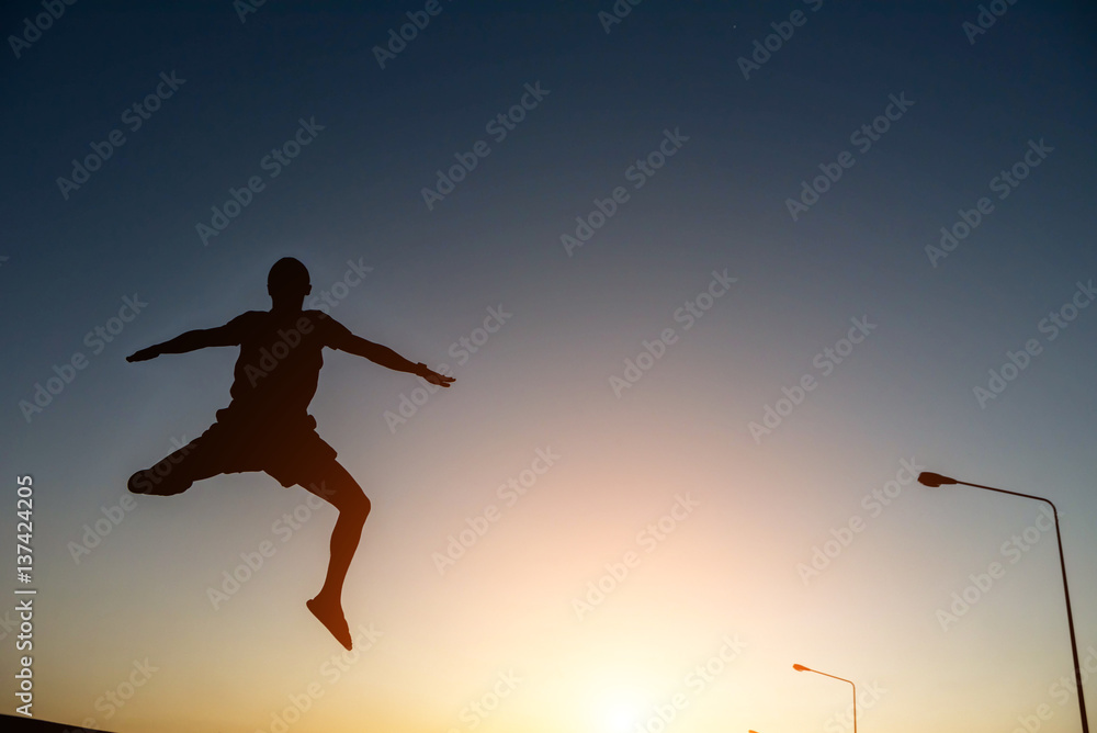 Naklejka premium silhouette man Jump with happy