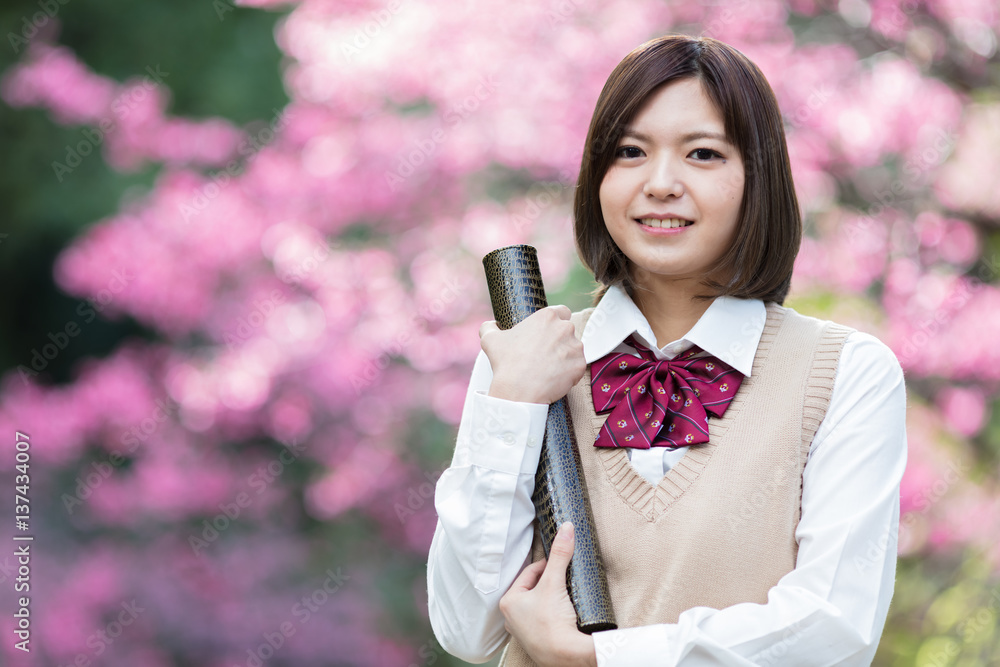 卒業式　桜と女学生
