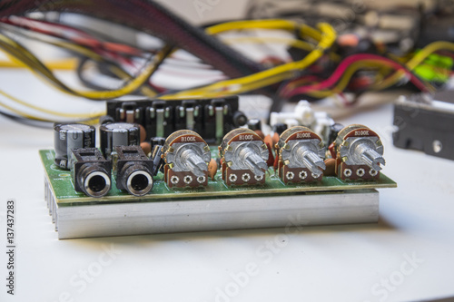 Motherboard amplifier