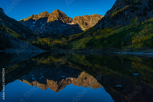 The Maroon Bells at Sunrise in Autumn © Kerry Hargrove