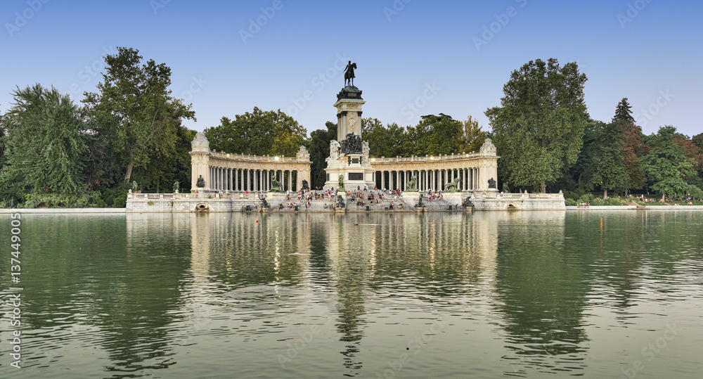 Fototapeta premium Madrid (Spain): Park of Buen Retiro
