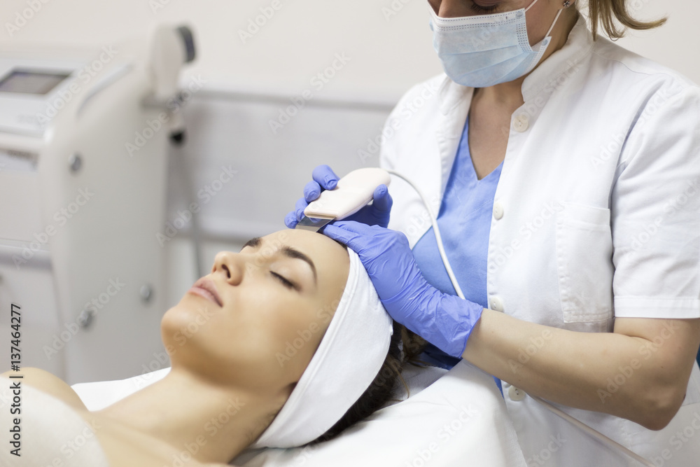 Fototapeta premium Ultrasound cavitation, face skin cleansing