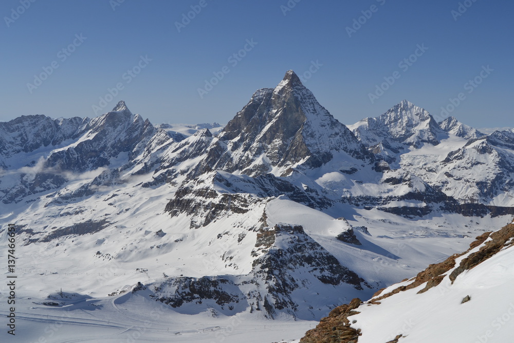 Cervino e paesaggio alpino inverno