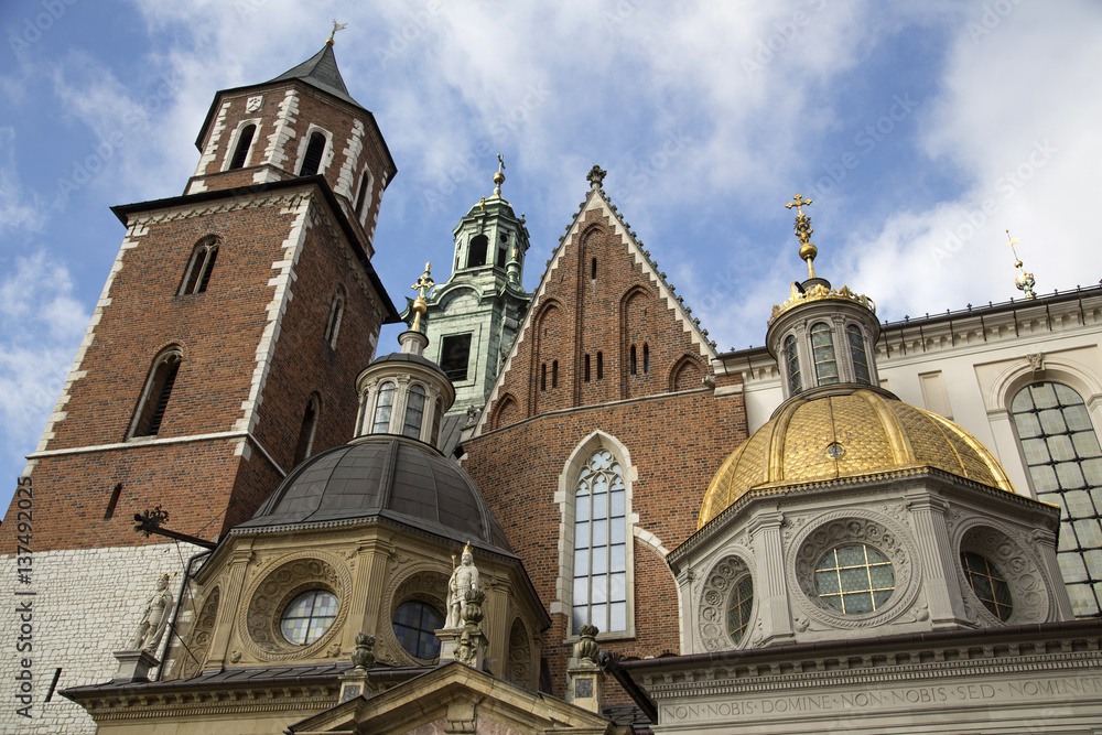 Wawel-Kathedrale mit Sigismund-Glockenturm und Kapellen in Krakau