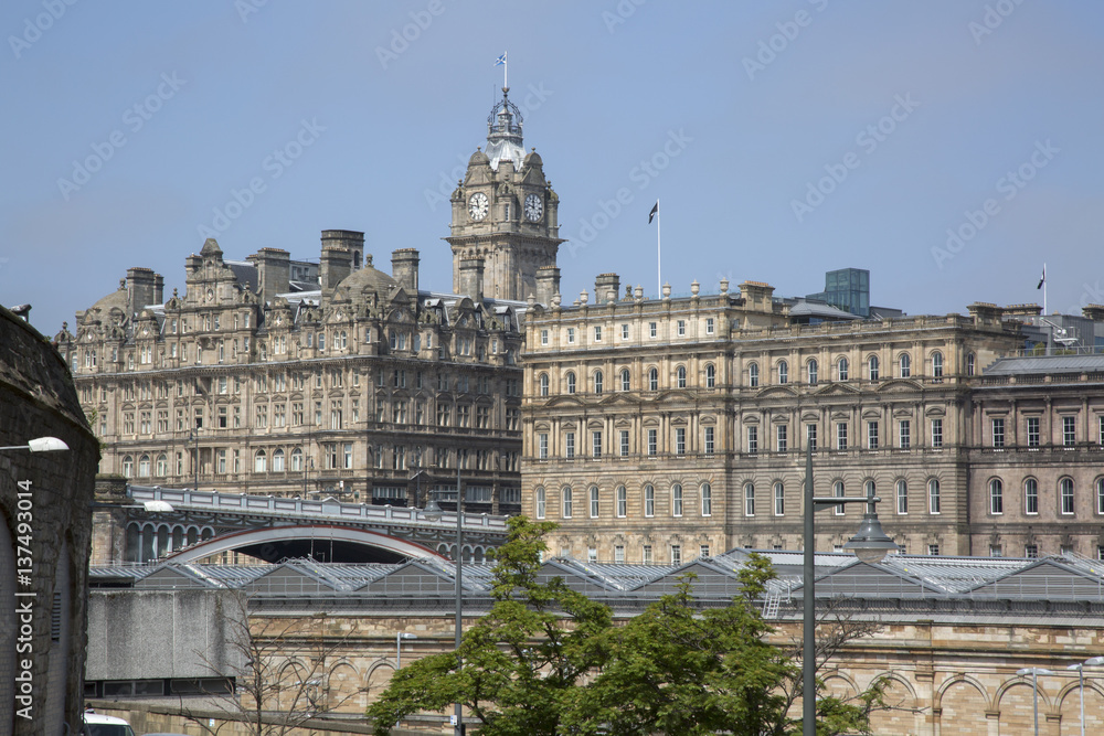 Obraz premium Waverley Railway Station and Bridge, Edinburgh
