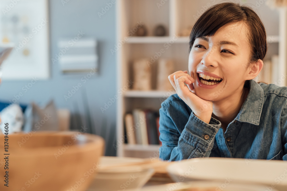 女性