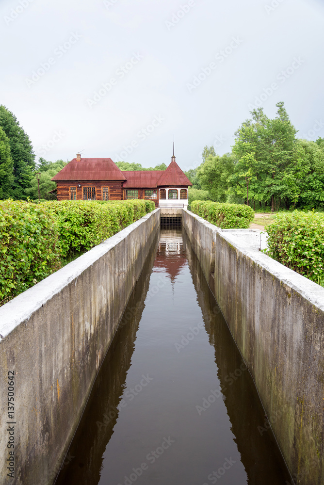 Fototapeta premium hydroelectric dam in Yaropolets, Volokolamsk district, Moscow re