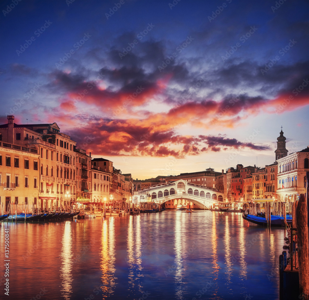 Fototapeta Krajobraz miasta. Most Rialto w Wenecji