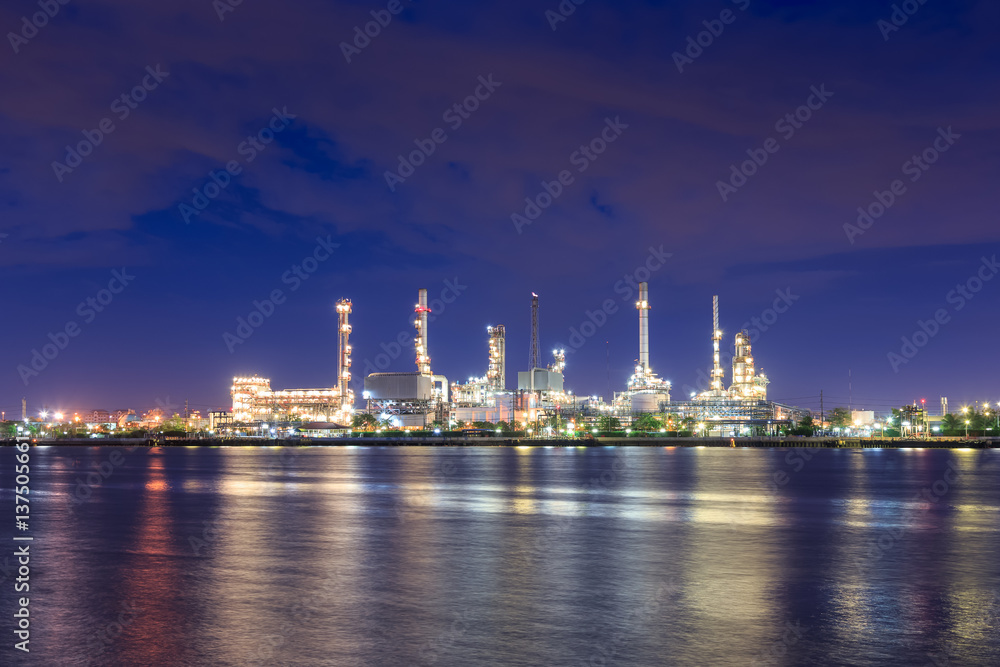 Fototapeta premium Oil refinery on water front at night