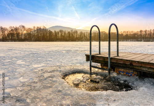 Canvastavla Eisloch zum abkühlen oder baden