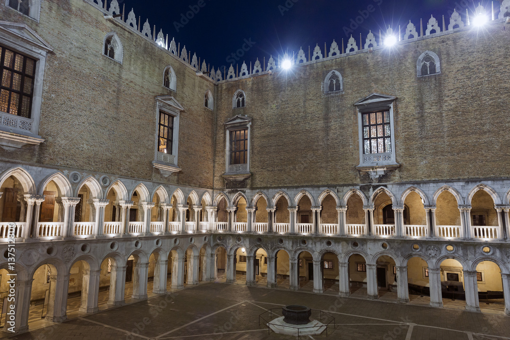 Fototapeta premium Courtyard inside the Doges palace at night in Venice, Italy.
