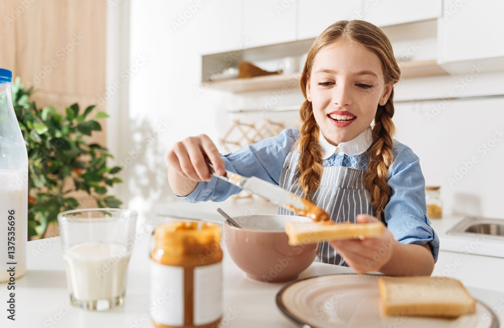 Gorgeous young lady making herself breakfast