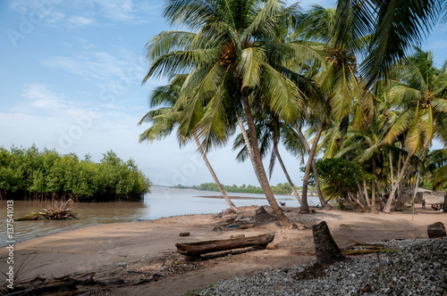 Tableau sur toile Plage Avlo Village au Bénin