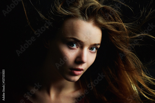 Bild auf Leinwand Beautiful girl looks piercing eyes into the camera