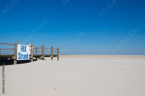 Sandstrand in St. Peter- Ording © rosensterne