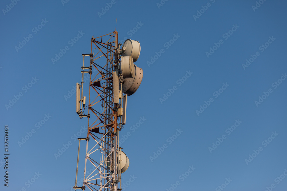 Communications tower