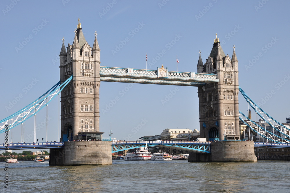Puente en Londres sobre el Támesis