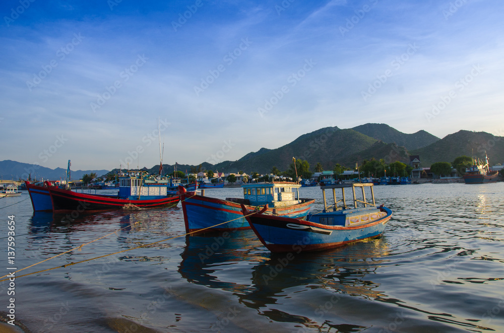 Fototapeta premium beautiful beach landscape with Vietnamese traditional fishing boat