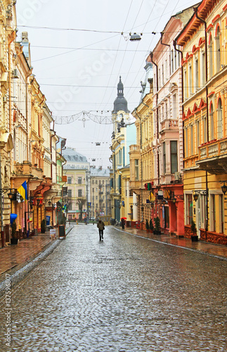 Fototapeta Naklejka Na Ścianę i Meble -  Kobylianska street in Chernivtsi, Ukraine in the rainy weather