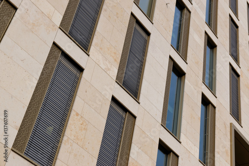 Modernes Bürogebäude - Fassade