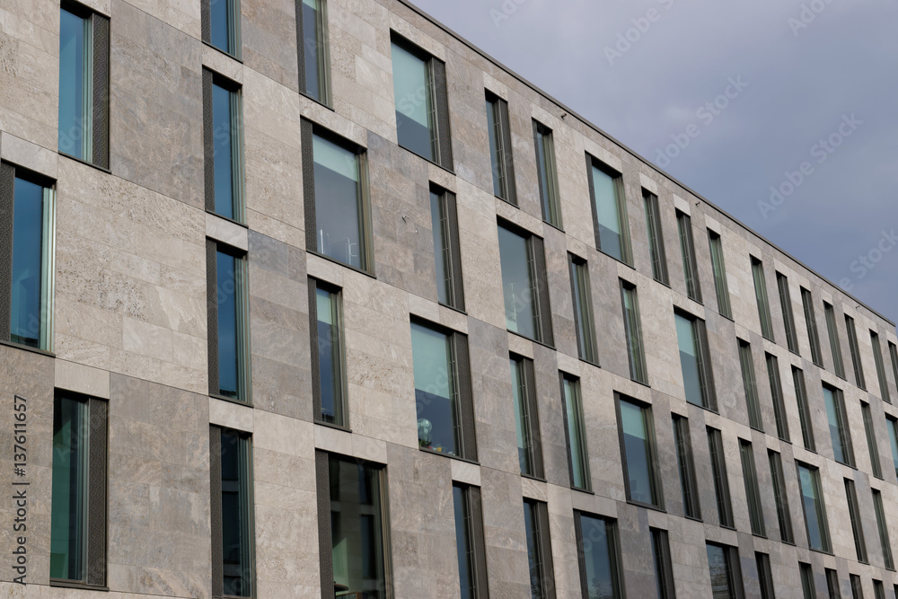 Modernes Bürogebäude - Fassade